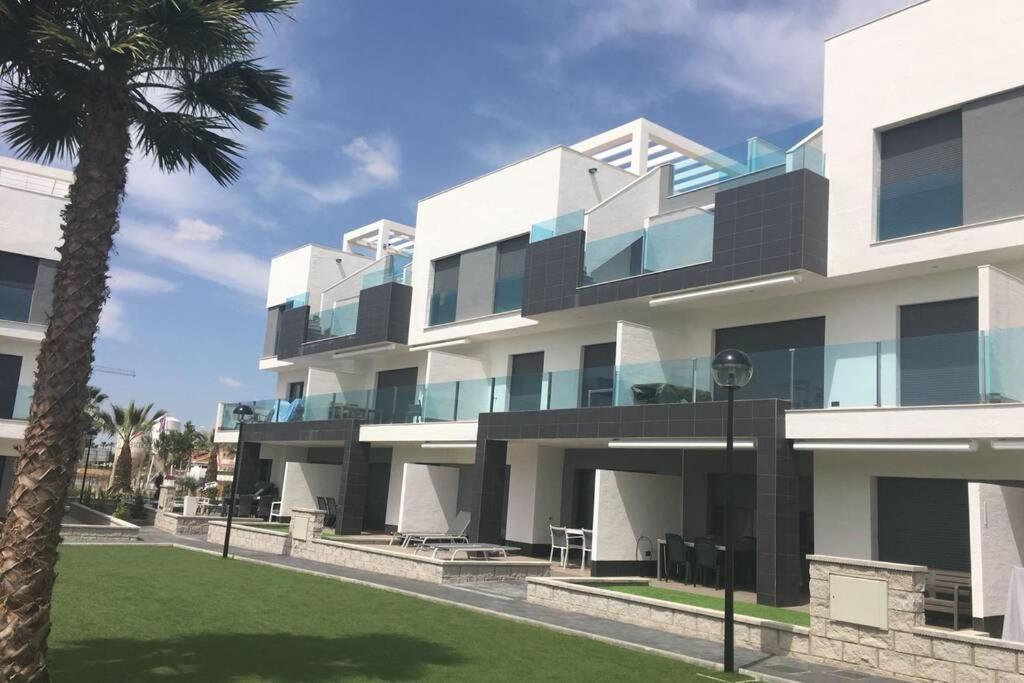 Oasis Beach Dream Holiday กวาร์ดามาร์เดลเซกูรา ภายนอก รูปภาพ