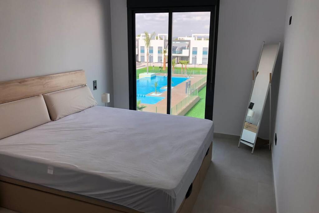 Oasis Beach Dream Holiday กวาร์ดามาร์เดลเซกูรา ภายนอก รูปภาพ