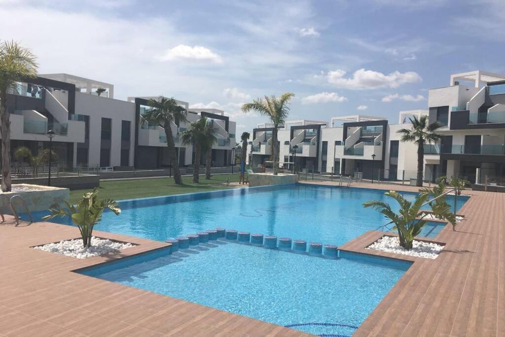Oasis Beach Dream Holiday กวาร์ดามาร์เดลเซกูรา ภายนอก รูปภาพ
